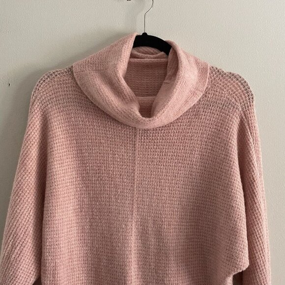 Express Women S Light Pink Waffle Knit Thermal Wedge Turtleneck Sweater NWT - Picture 5 of 11